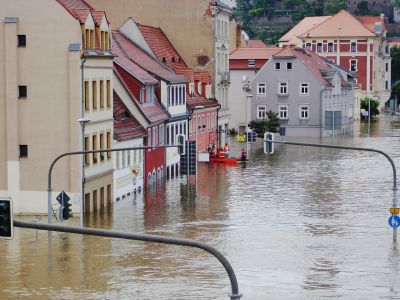 Miasta odcięte od świata, zalane domy i kamienice, tysiące osób ewakuowanych i pięć ofiar śmiertelnych w tym lekarz 